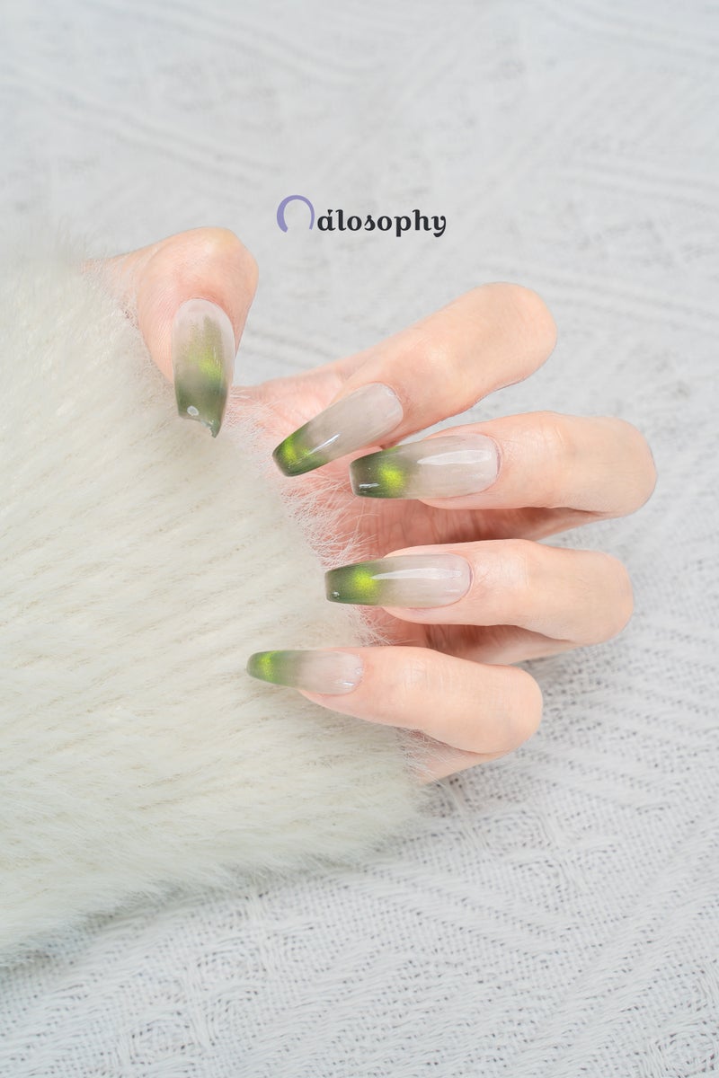 Nailosophy أظافر فاخرة مصنوعة يدويًا قابلة للصق بتدرج لون الماتشا اللامع على شكل عين القط | شكل كوفين - Image 3